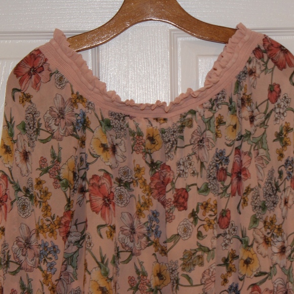 Forever 21 Off the Shoulder Top - Picture 3 of 4